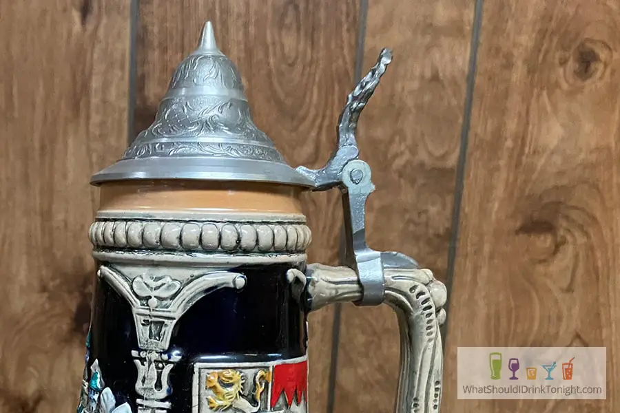 Beer stein with a lid and royal flags on the side